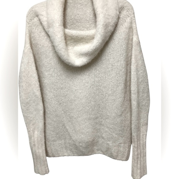 Vince Alpaca Elegant Minimalist Cowl Neckline Ivory White Women’s Size Large - Picture 3 of 12